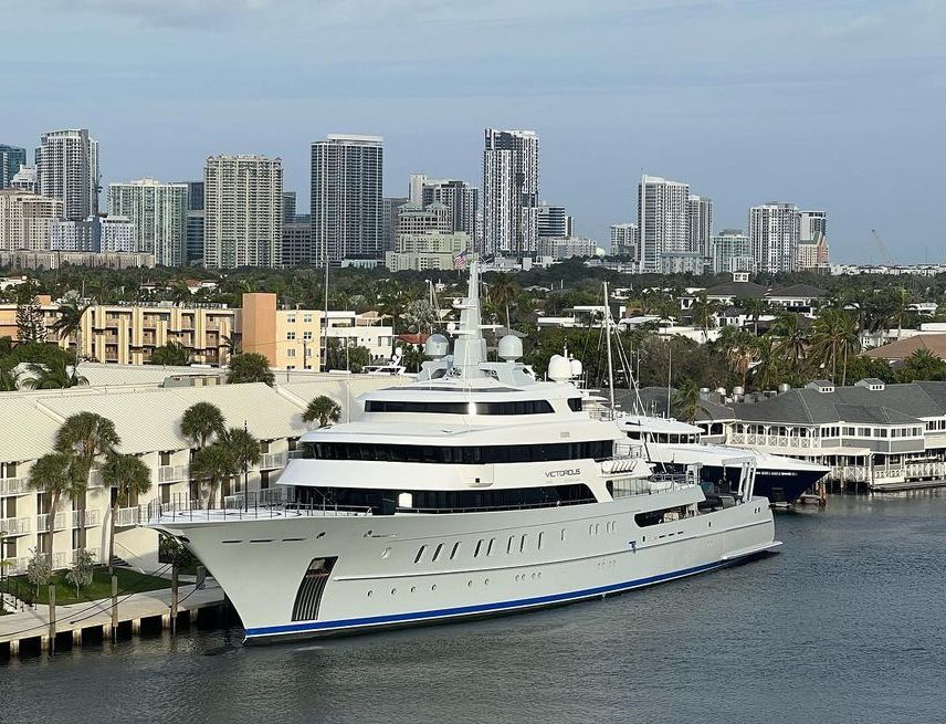 M/Y Victorious in South Florida